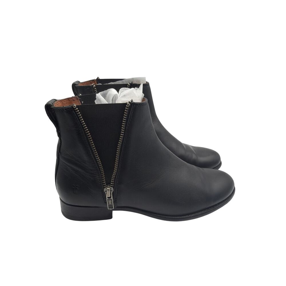 ⭐️ Women’s Frye Carly Chelsea Black Boots Size 8 Leather Chic Edgy Moto Casual